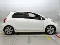 Toyota VITZ лот № 30909 оценка R  с аукциона в Японии 2