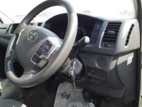 Toyota HIACE лот № 30153 оценка 4  с аукциона в Японии 8