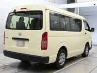 Toyota HIACE лот № 30153 оценка 4  с аукциона в Японии 1