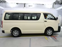 Toyota HIACE лот № 30153 оценка 4  с аукциона в Японии 2