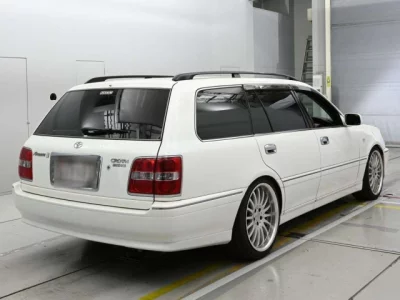 Toyota Crown Estate