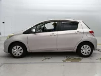 Toyota VITZ лот № 30921 оценка 3.5  с аукциона в Японии 3