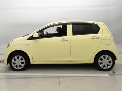 Toyota PIXIS EPOCH  с аукциона в Японии