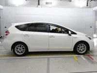Toyota PRIUS ALPHA лот № 30963 оценка 3.5  с аукциона в Японии 2