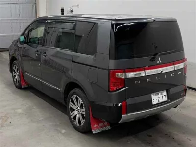 Mitsubishi Delica D:5