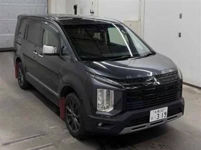Mitsubishi Delica D:5