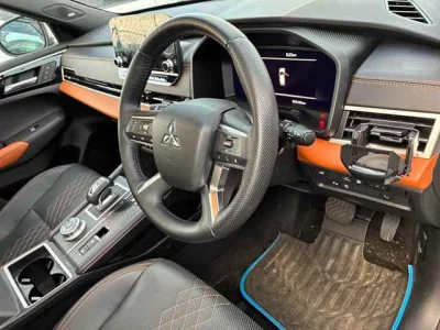 Mitsubishi OUTLANDER PHEV