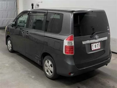 Toyota NOAH  с аукциона в Японии
