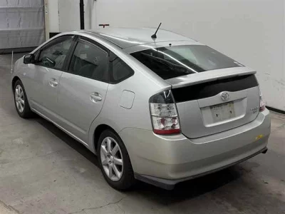 Toyota Prius  с аукциона в Японии