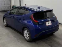 Toyota AQUA лот № 15211 оценка R  с аукциона в Японии 1