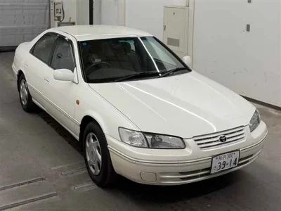 Toyota CAMRY  с аукциона в Японии