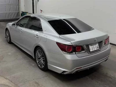 Toyota CROWN  с аукциона в Японии