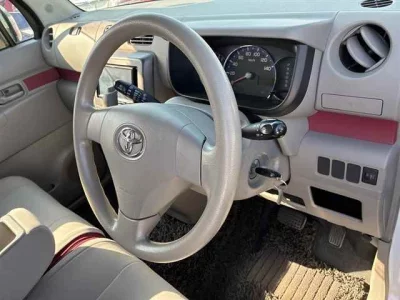 Toyota PIXIS SPACE  с аукциона в Японии