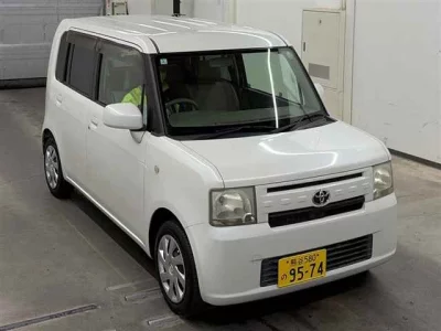 Toyota PIXIS SPACE  с аукциона в Японии