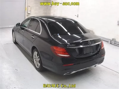 Mercedes-Benz E CLASS  с аукциона в Японии