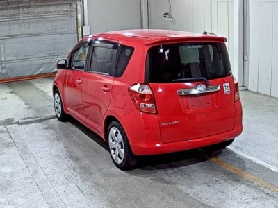 Toyota RACTIS  с аукциона в Японии