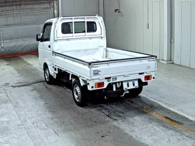 Nissan NT100 Clipper
