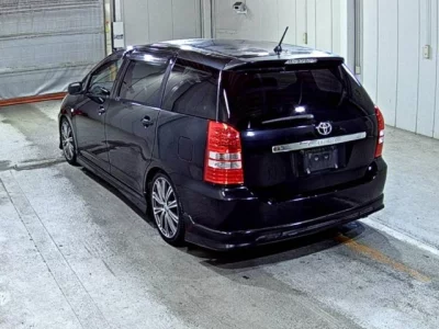 Toyota WISH  с аукциона в Японии