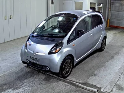 Mitsubishi i