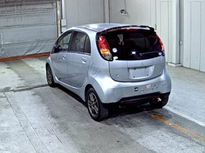 Mitsubishi i