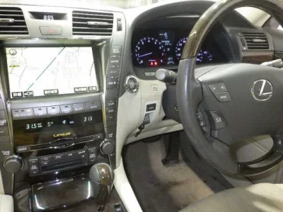 Lexus LS  с аукциона в Японии