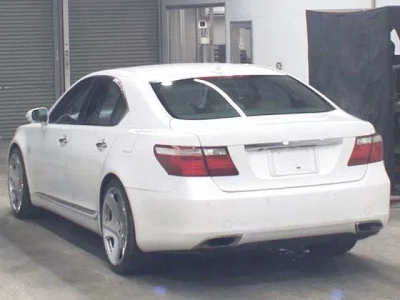 Lexus LS  с аукциона в Японии
