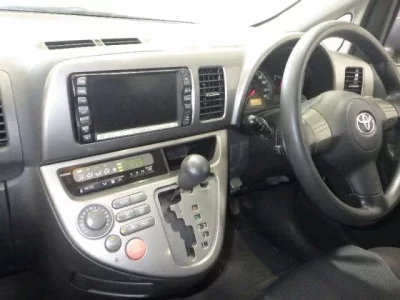 Toyota WISH  с аукциона в Японии