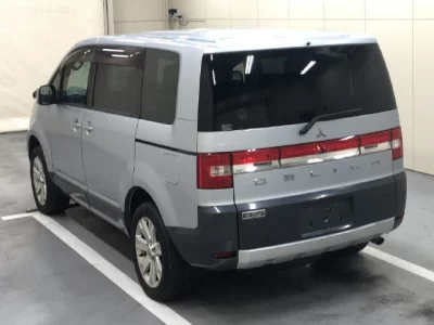 Mitsubishi DELICA D5