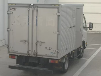 Toyota DYNA  с аукциона в Японии