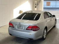 Toyota CROWN лот № 3053 оценка 3.5  с аукциона в Японии 1