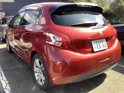 Peugeot 208  с аукциона в Японии