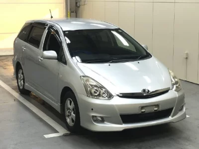 Toyota WISH  с аукциона в Японии