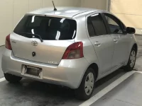 Toyota VITZ лот № 4572 оценка 3.5  с аукциона в Японии 3