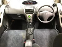 Toyota VITZ лот № 6172 оценка 3.5  с аукциона в Японии 4