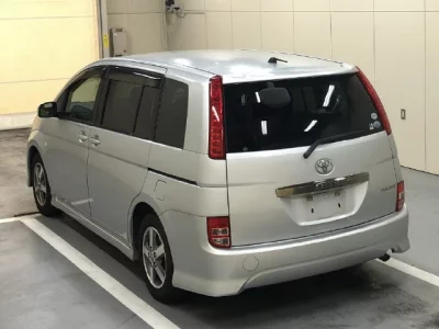 Toyota ISIS