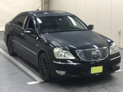 Toyota CROWN  с аукциона в Японии
