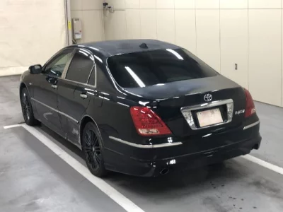 Toyota CROWN  с аукциона в Японии