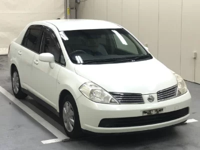 Nissan TIIDA LATIO  с аукциона в Японии