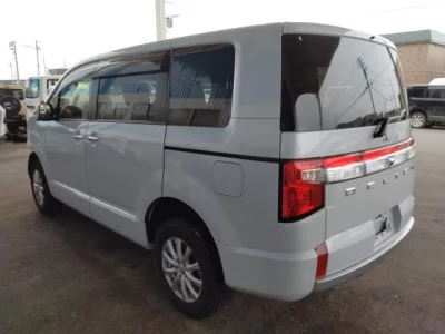 Mitsubishi DELICA D5