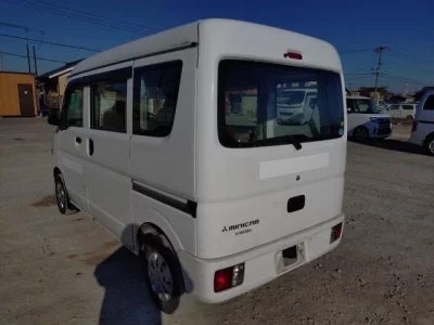 Mitsubishi Minicab Van
