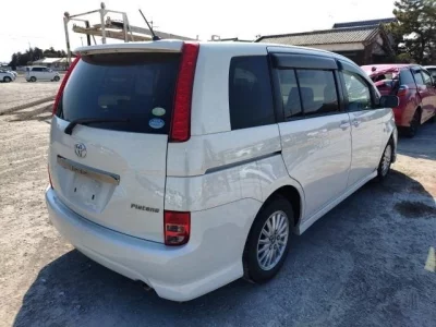 Toyota ISIS