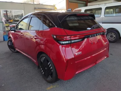 Nissan AURA