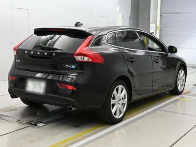 Volvo V40  с аукциона в Японии