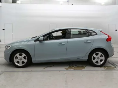 Volvo V40  с аукциона в Японии