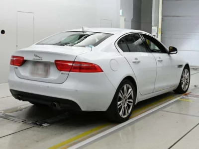 Jaguar XE  с аукциона в Японии