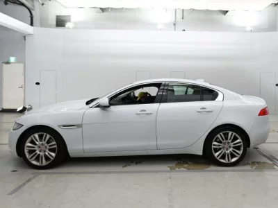 Jaguar XE  с аукциона в Японии