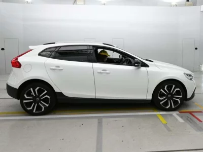 Volvo V40  с аукциона в Японии