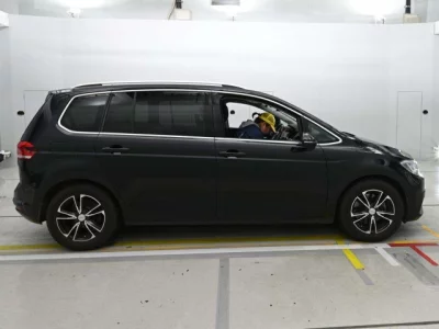 Volkswagen GOLF TOURAN  с аукциона в Японии