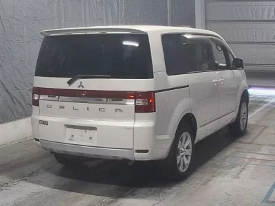 Mitsubishi Delica D:5