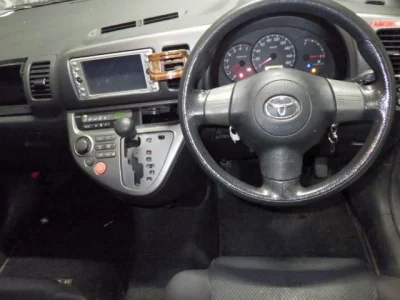 Toyota WISH  с аукциона в Японии
